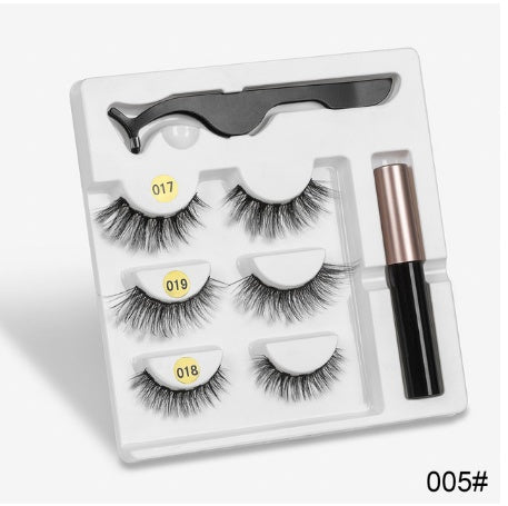 A Pair Of False Eyelashes With Magnets In Fashion - SHIFRAH NERIAH BEAUTY